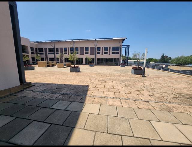 697M² OFFICE TO LET IN RANDJESPARK
